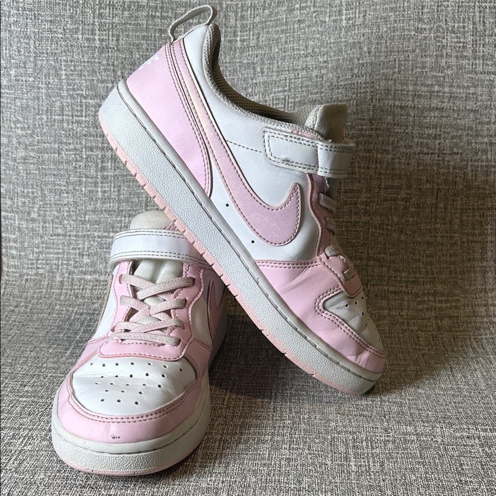 Nike Kids White and Pink Low-Top Sneakers size 3y/ Girls Nike